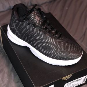 JORDAN B.FLY SIZE 11